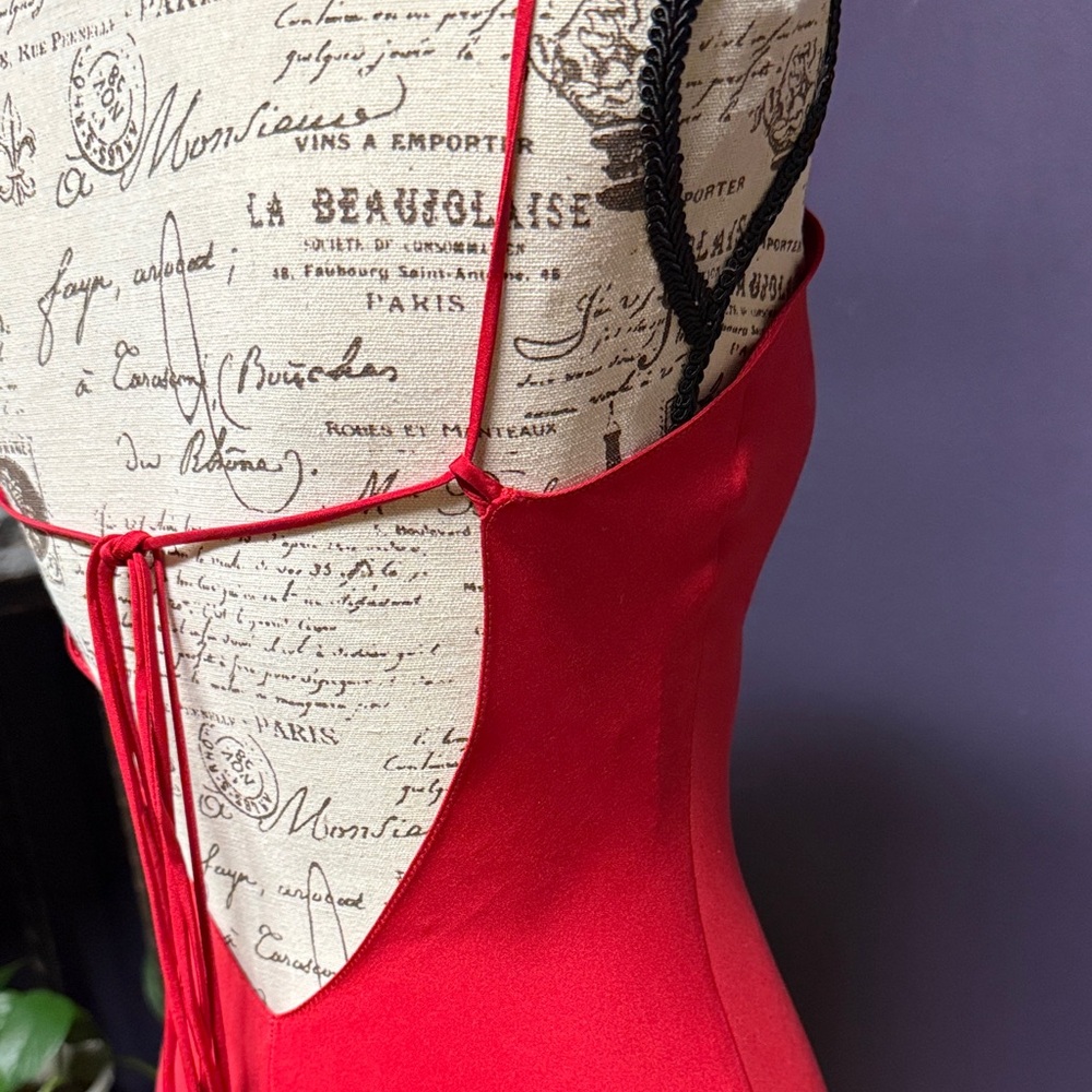 Silk backless Red Dress - Picture 5 of 17